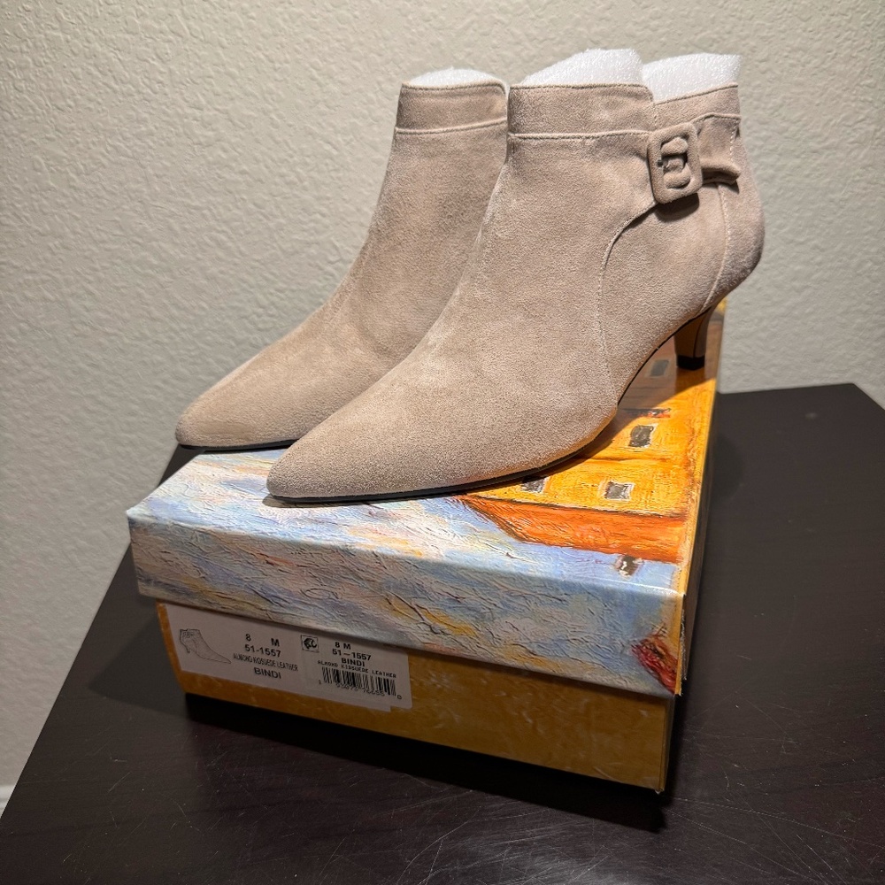 Bella Vita Women's Bindi Shooties Size 8 Almond Kid Suede Leather
